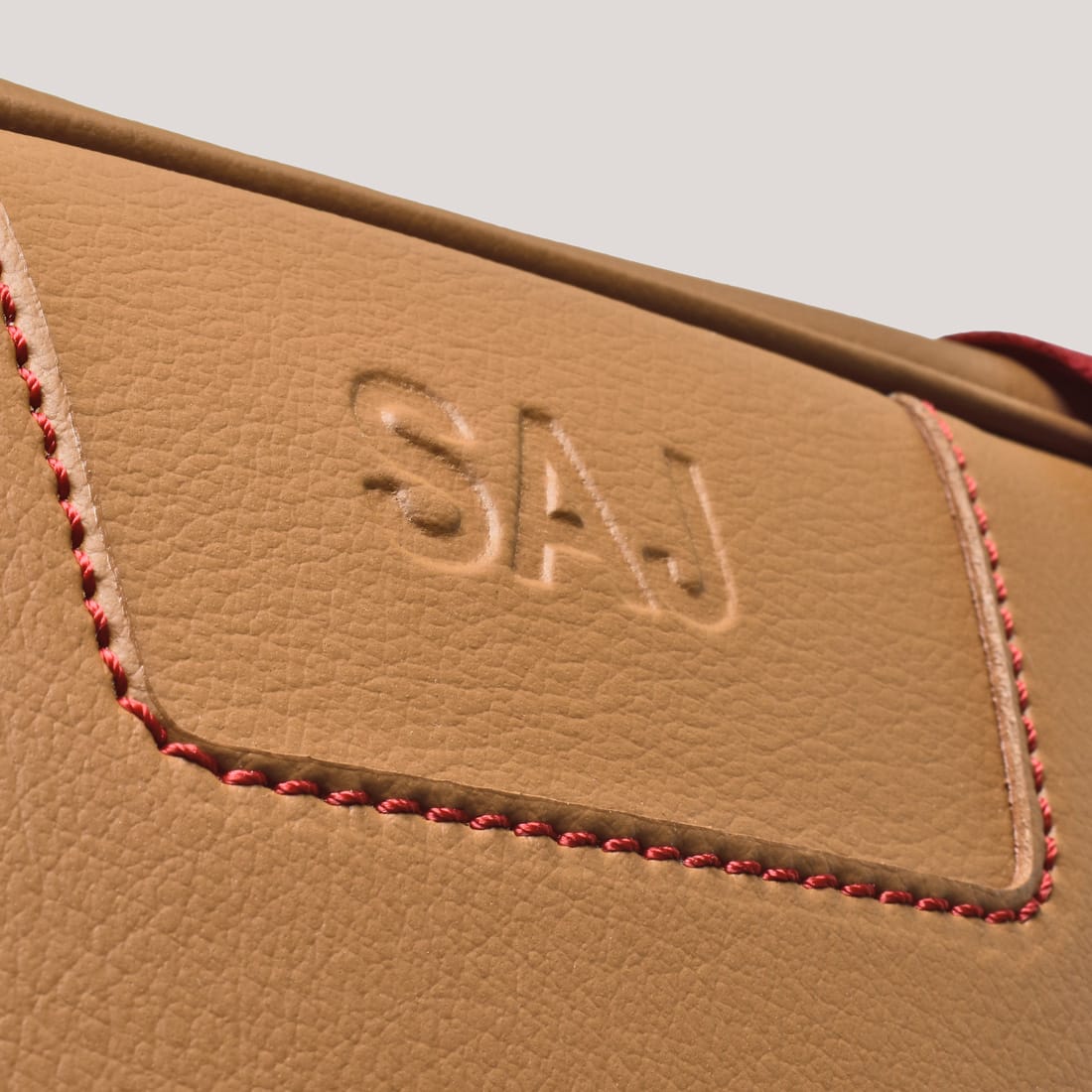 gto holdall pebble tan detail